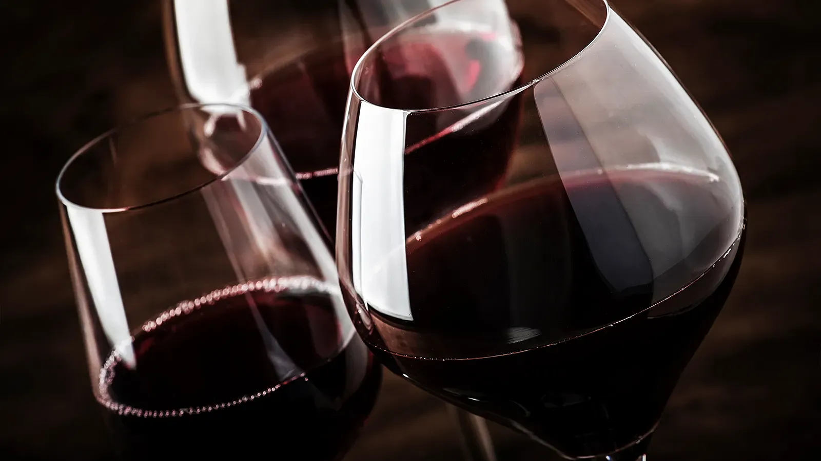 Weintasting: Rote Rebsorten im Länderduell im Weinlager am Stadtpark