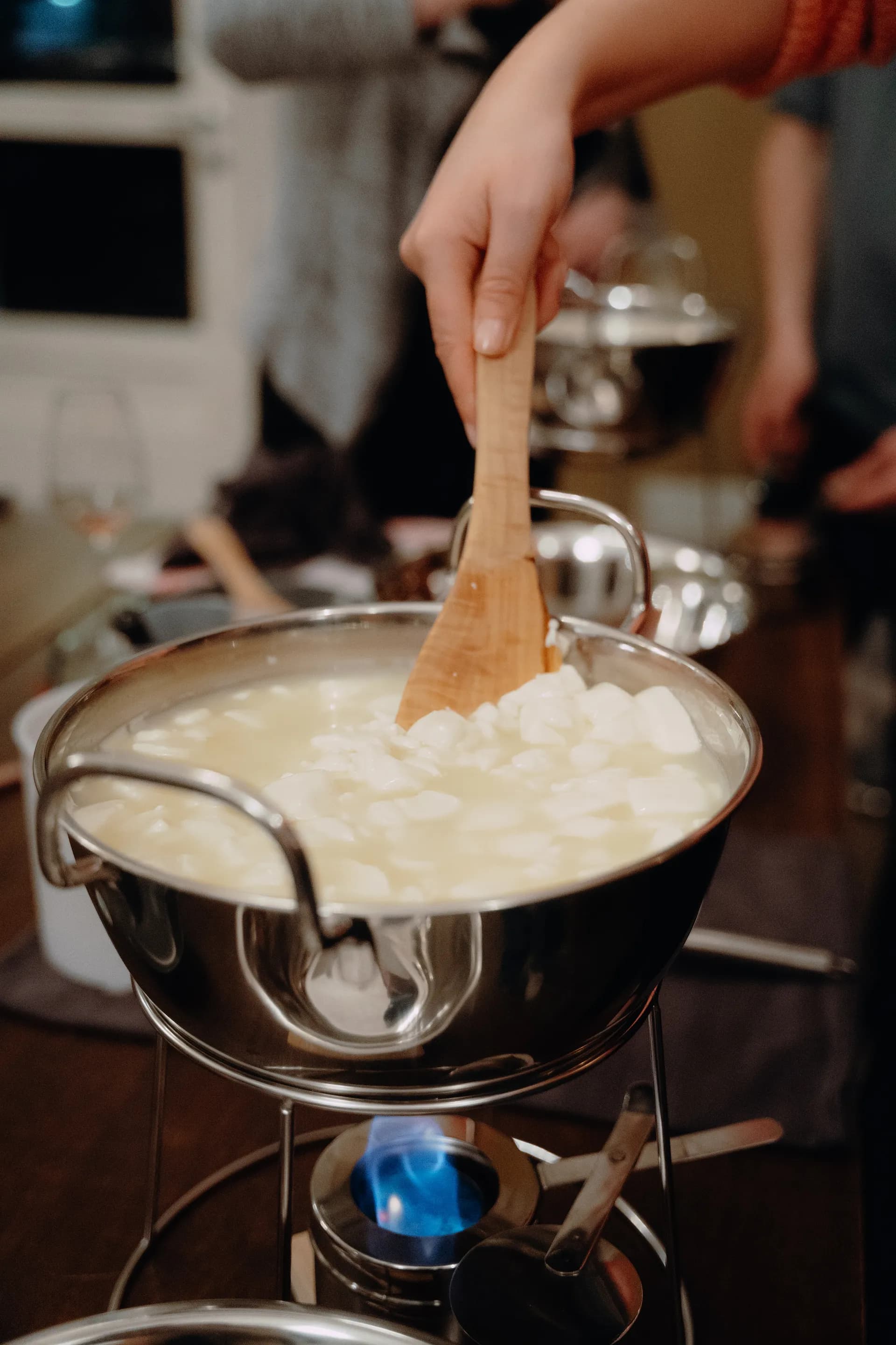 Mozzarella-Kurs mit Weinbegleitung in St. Georg/Hamburg